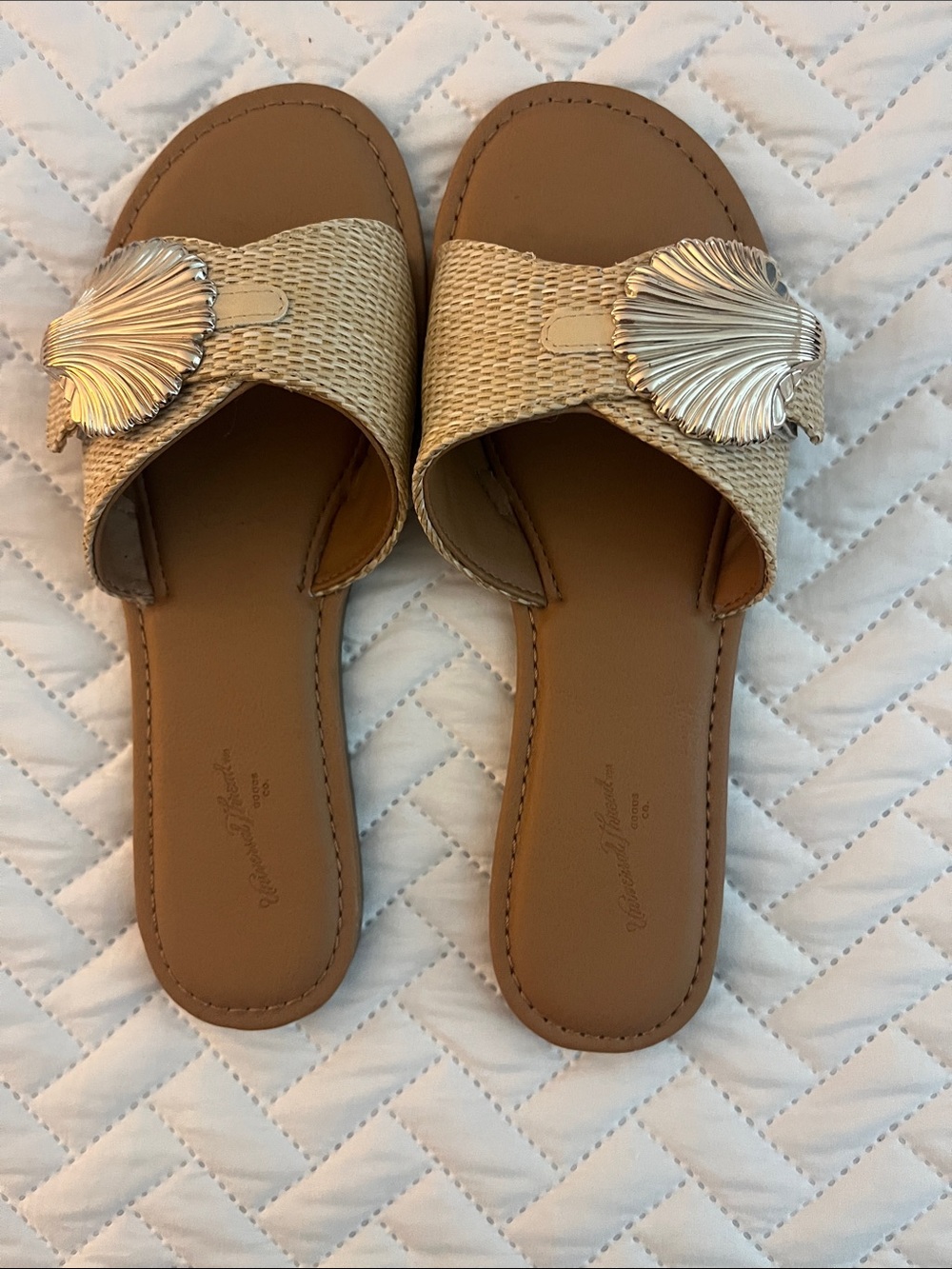 Universal Thread Tan Woven Slide Sandals with Shell Accent Sz 7